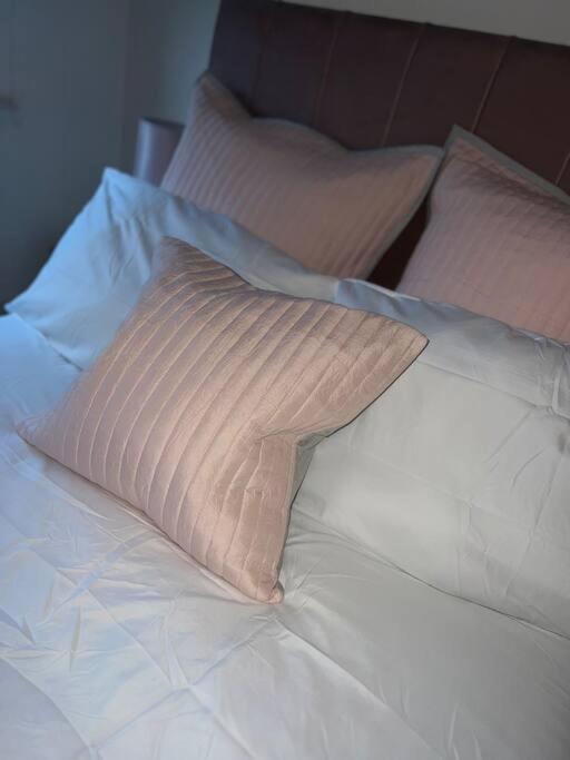 Leeds Clarence Dock 2 Bedroom Apt Esterno foto