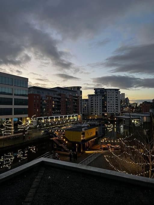 Leeds Clarence Dock 2 Bedroom Apt Esterno foto