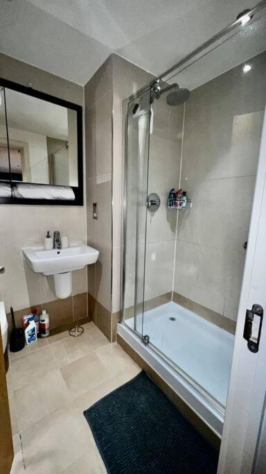 Leeds Clarence Dock 2 Bedroom Apt Esterno foto